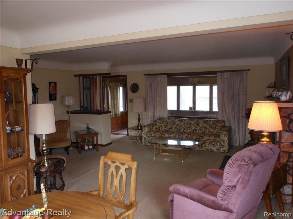 32327 Sutton Road New Baltimore, MI 48047 - Photo 4 of 17 Family Room
