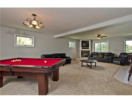 18 Riptide Road Narragansett, RI 02882 - Photo 11 of 20 Den/Family/Great Room.