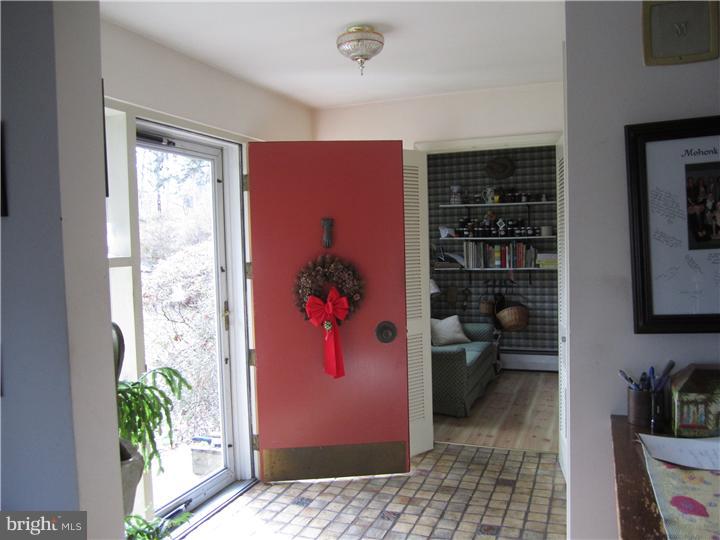 103 Warwick Road Yardley, PA 19067 - Photo 4 of 19 Gallery Image 4