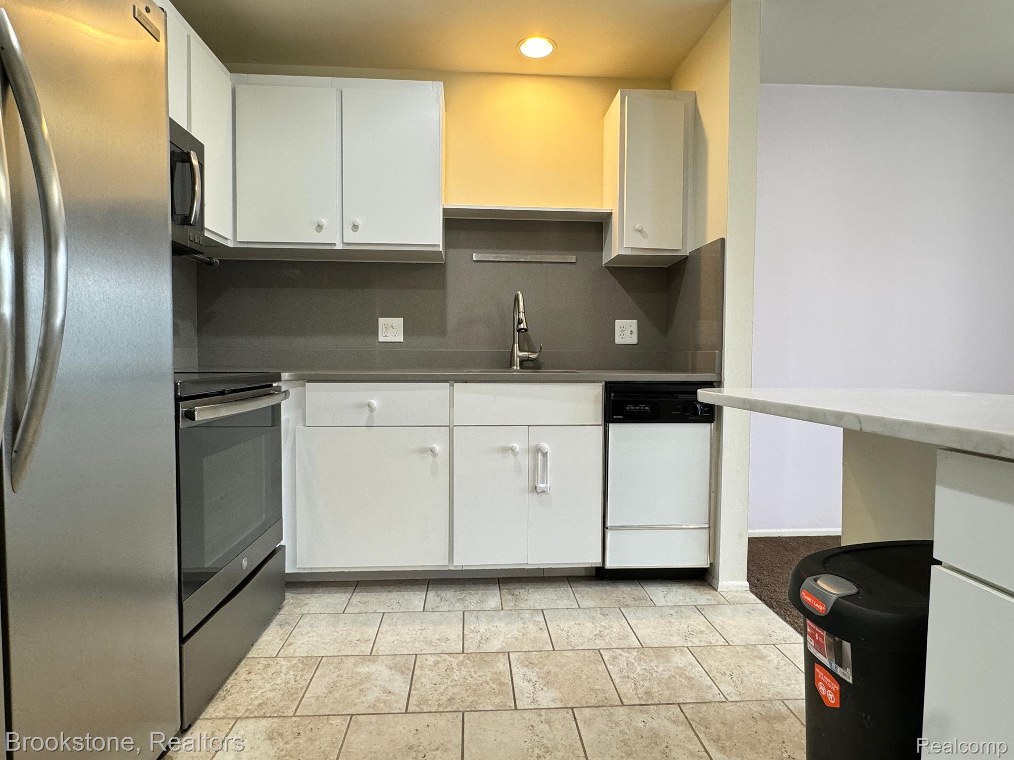 29464 Hoover Road, Unit 464 Warren, MI 48093 - Photo 8 of 23 Gallery Image 8