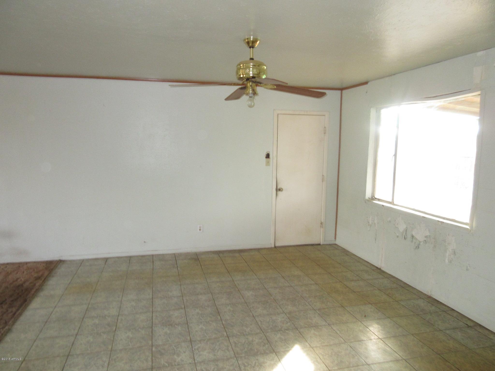 5061 West Osborn Road Phoenix, AZ 85031 - Photo 5 of 10 DINING AREA