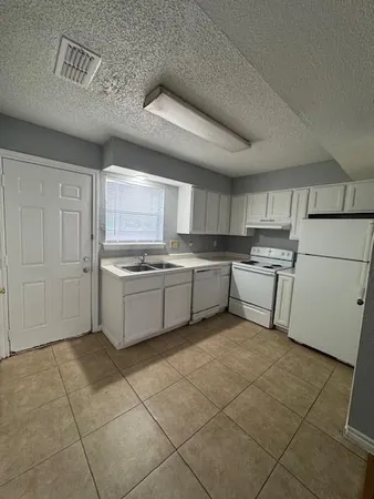 $1,250 | 2822 Wimbledon Court, Unit C, Garland, TX 75041