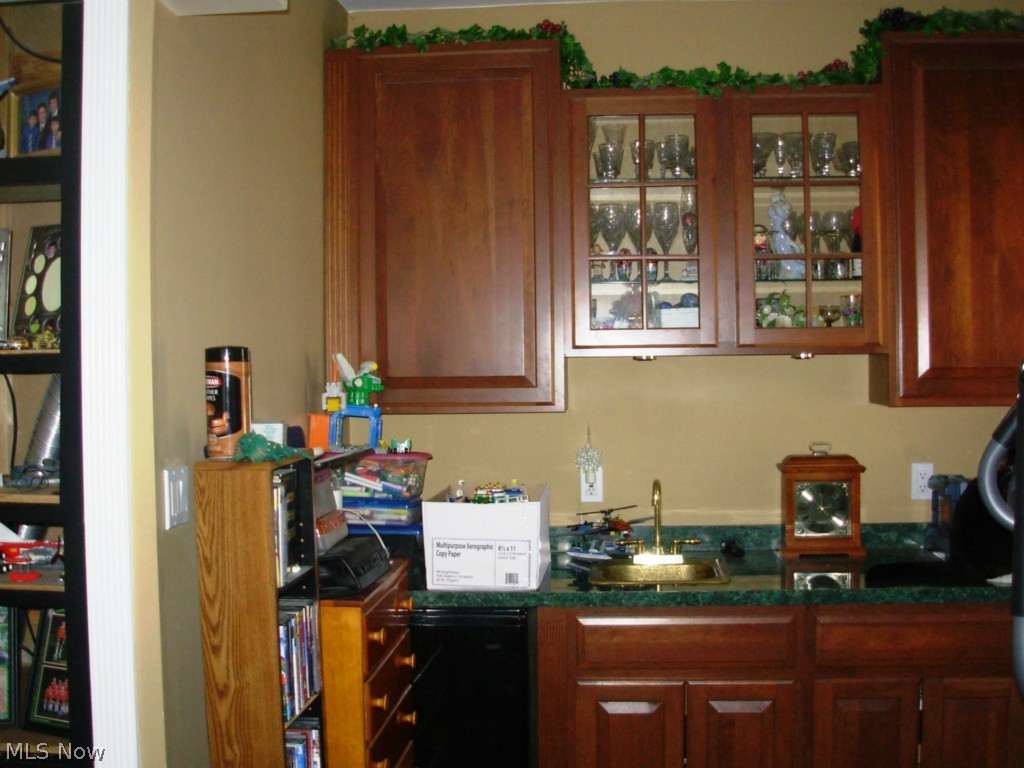 3033 Lomae Road Akron, OH 44312 - Photo 8 of 18