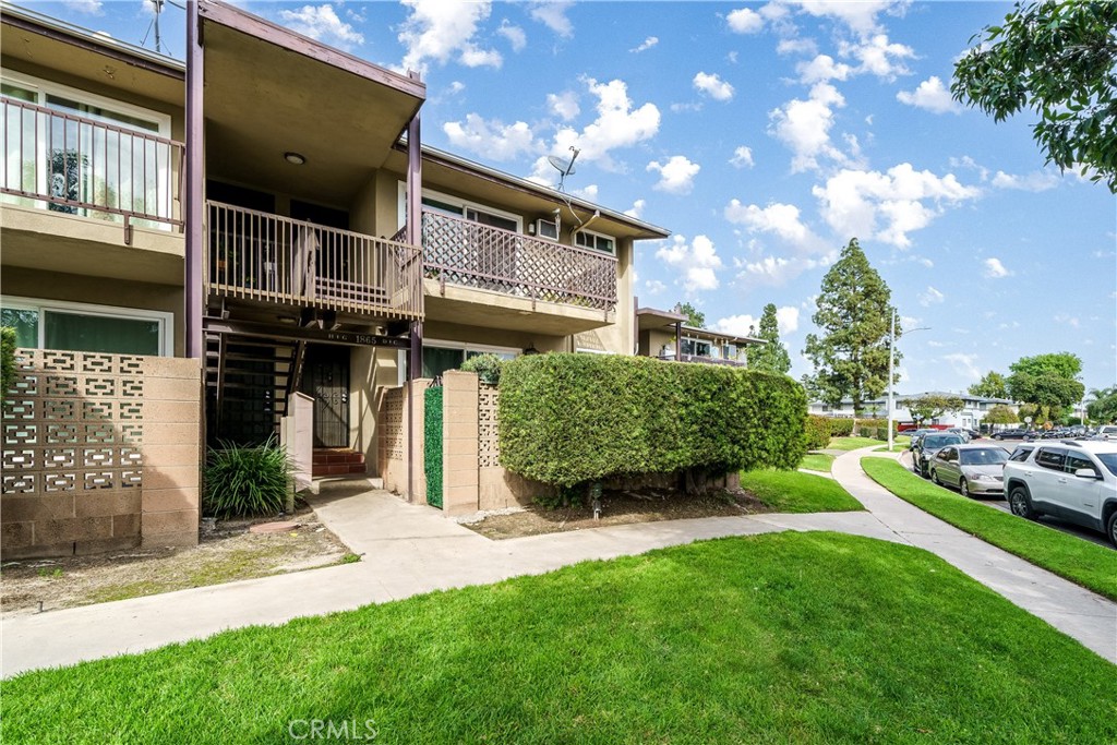 1865 West Greenleaf Ave Unit G  