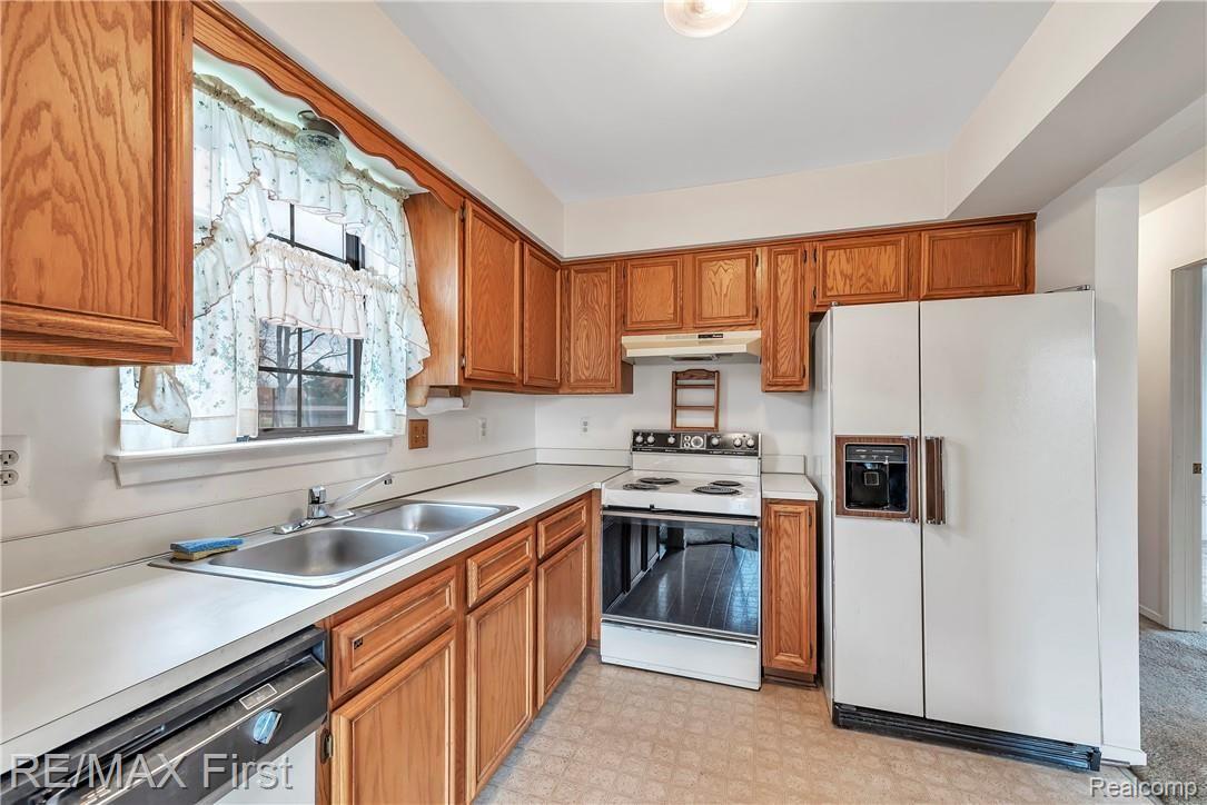 24088 Greenhill Road Warren, MI 48091 - Photo 12 of 19 Jay-4-24-2019-18.jpg