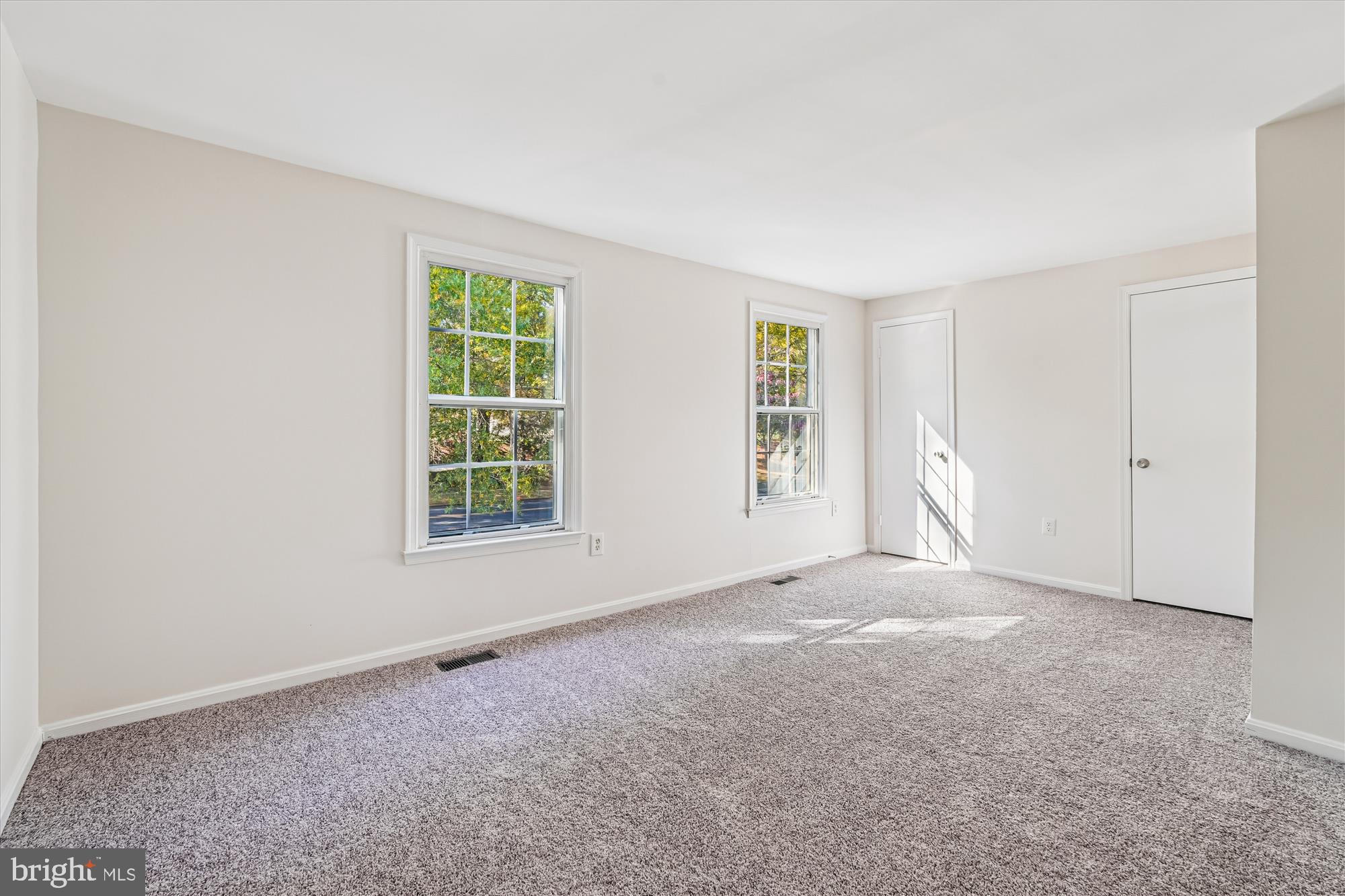 10602 Chisholm Landing Terrace Gaithersburg, MD 20878 - Photo 19 of 46 an empty room with windows