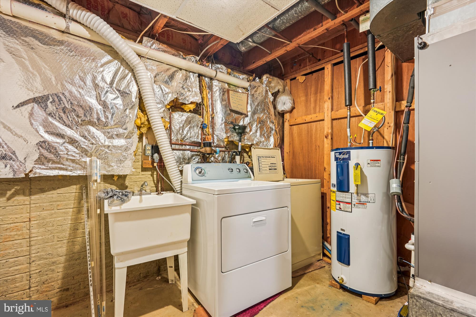 10602 Chisholm Landing Terrace Gaithersburg, MD 20878 - Photo 31 of 46 a utility room with dryer and washer