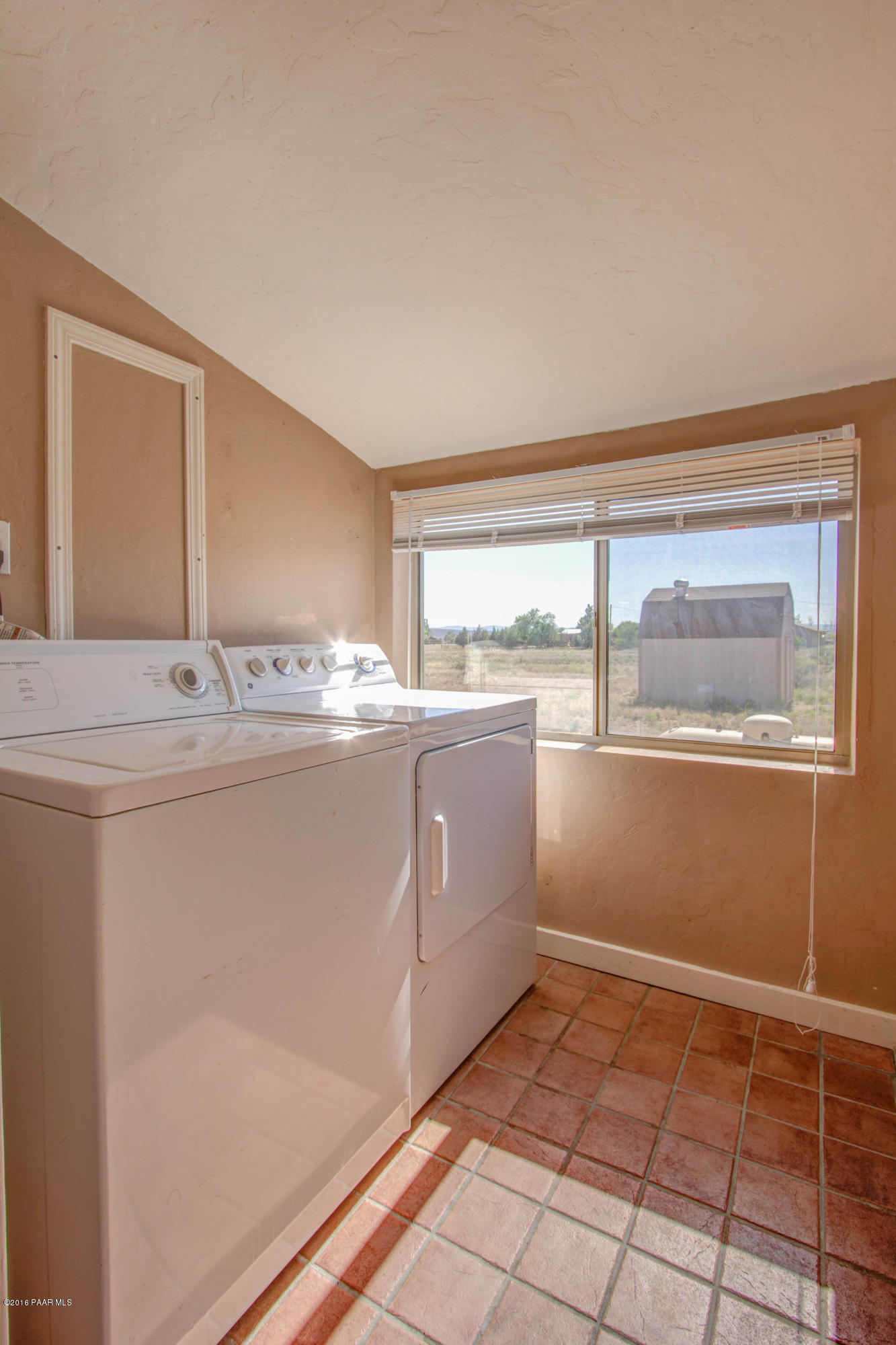 575 West Iris Road Paulden, AZ 86334 - Photo 13 of 18 a room with a washer and dryer
