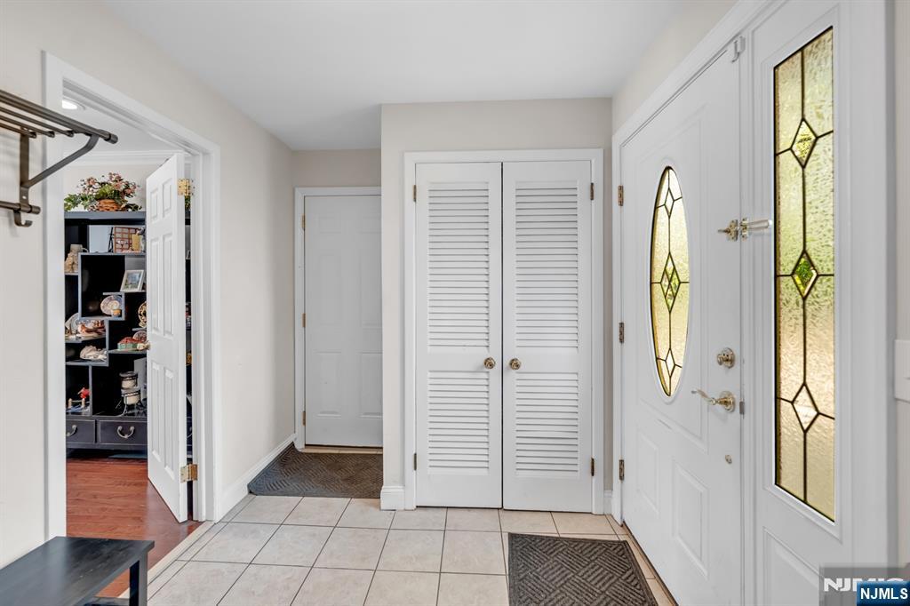 364 Knickerbocker Road Cresskill, NJ 07626 - Photo 5 of 45