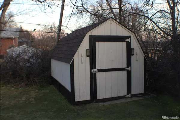 a view of a small house with a small yard