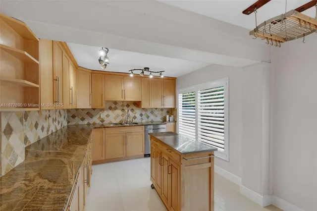 $789,900 | 1834 Northeast 34th Street, Oakland Park, FL 33306