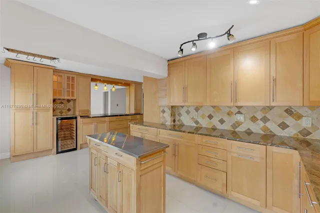 $789,900 | 1834 Northeast 34th Street, Oakland Park, FL 33306