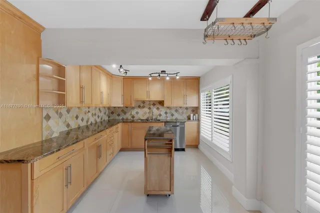 $789,900 | 1834 Northeast 34th Street, Oakland Park, FL 33306