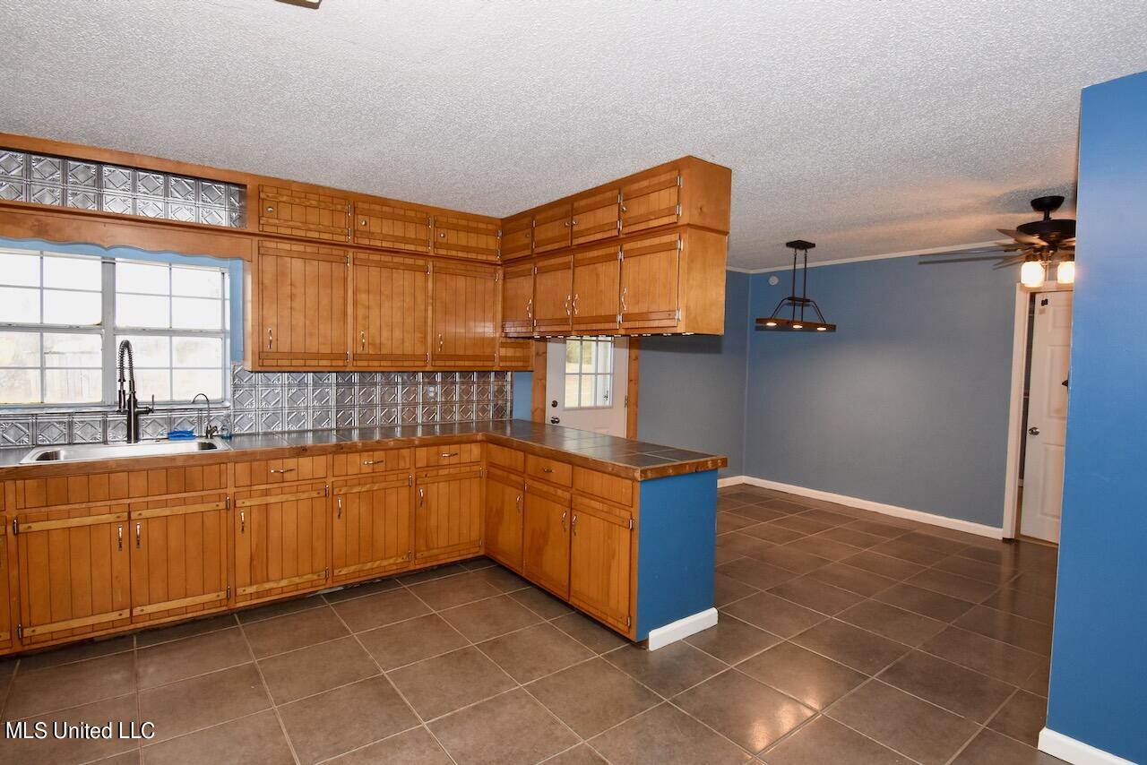 568 Magnolia Road, Unit B Lumberton, MS 39455 - Photo 6 of 21 DSC_1099