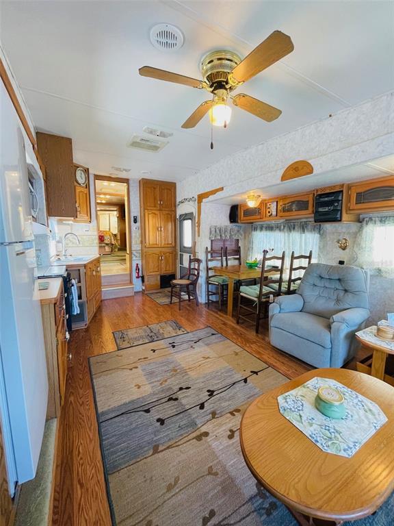 86 Eagle Point South Osteen, FL 32764 - Photo 6 of 18