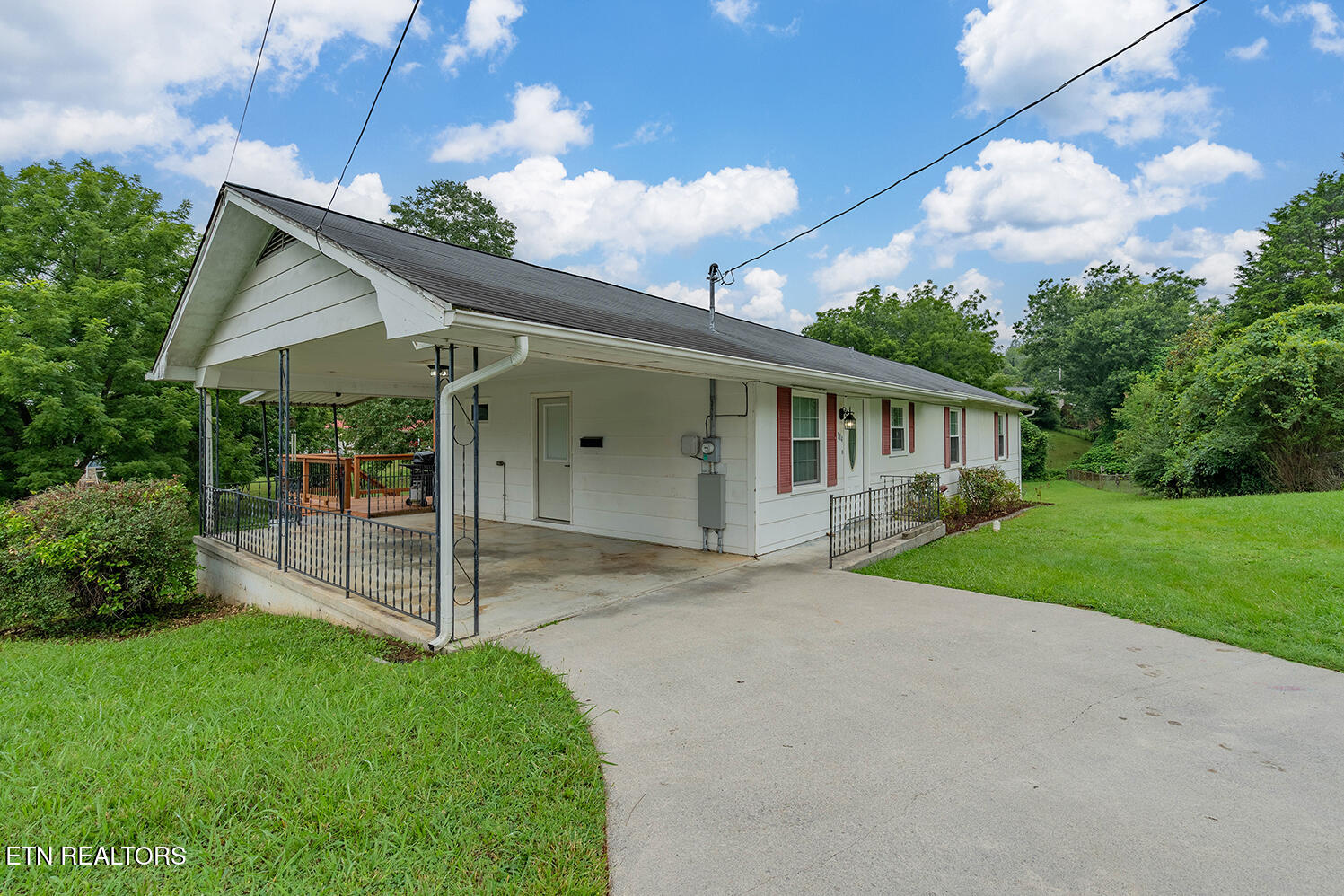104 West Sheridan Place Oak Ridge, TN 37830 - Photo 2 of 19 A7301261-HDR