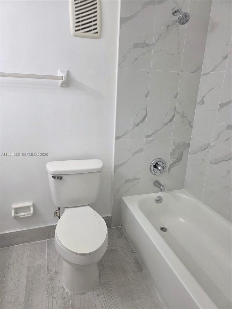 1095 West 40th Street, Unit 26 Hialeah, FL 33012 - Photo 10 of 11