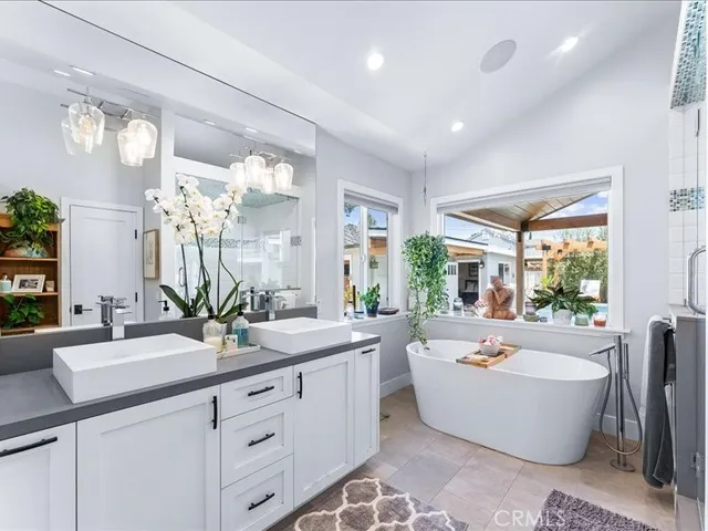 $2,700,000 | 168 Monte Vista Avenue, Costa Mesa, CA 92627