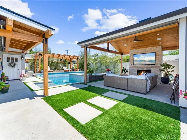 $2,700,000 | 168 Monte Vista Avenue, Costa Mesa, CA 92627