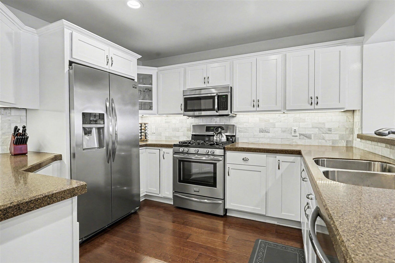 923 West Savidge Street Spring Lake, MI 49456 - Photo 10 of 30