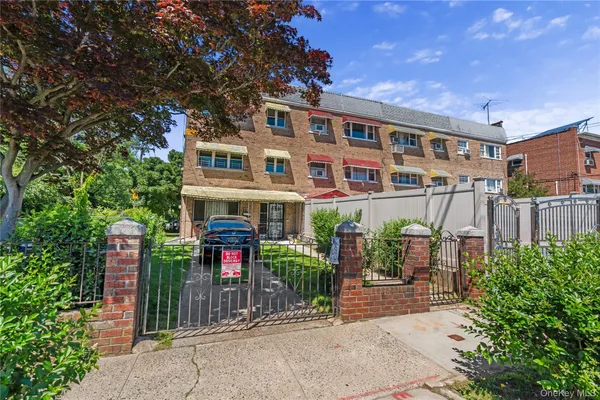 $3,000 | 401 Olmstead Avenue, Unit 2 | Castle Hill
