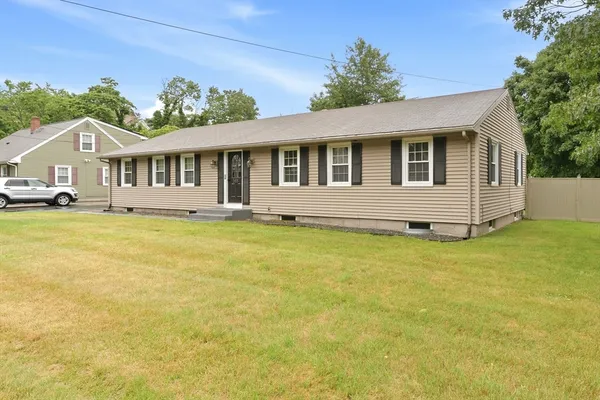 $639,000 | 588 Newport Avenue, Attleboro, MA 02703