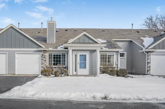 $279,900 | 861 Sunrise Drive, Woodbury, MN 55125