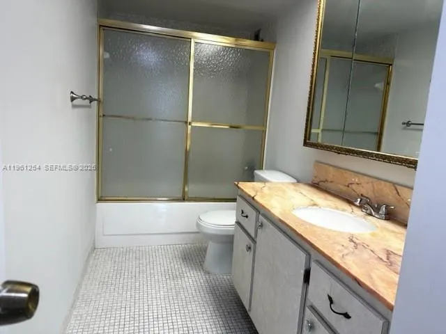 $3,200 | 5401 Collins Avenue, Unit 223, Miami Beach, FL 33140