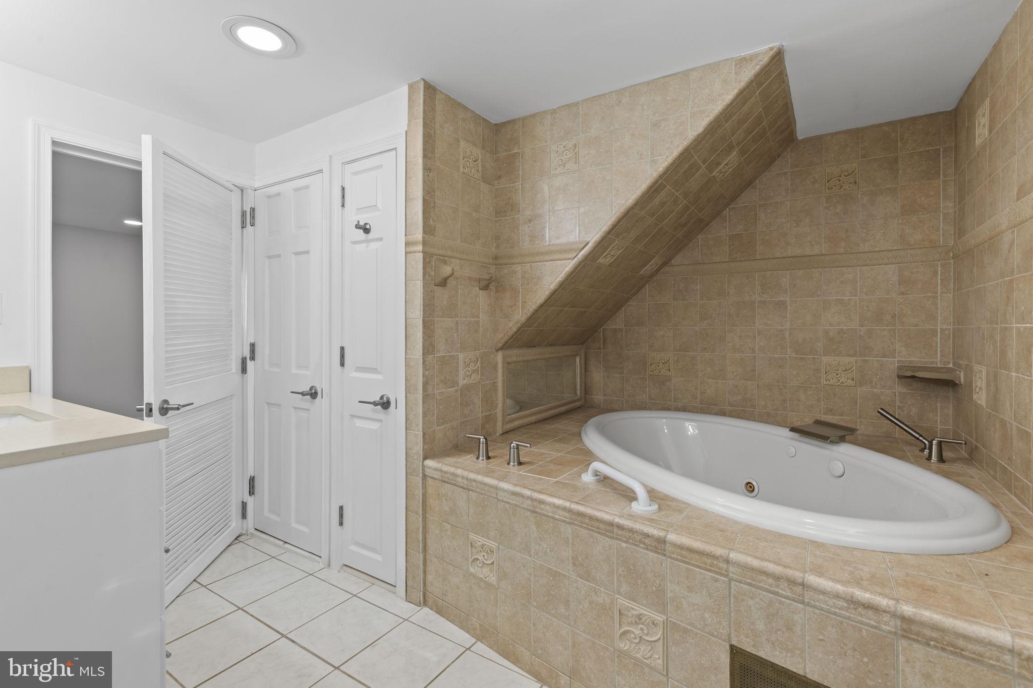 7212 Bay Front Road Baltimore, MD 21219 - Photo 26 of 37