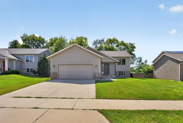 $375,000 | 3909 46 Avenue Northwest, Rochester, MN 55901