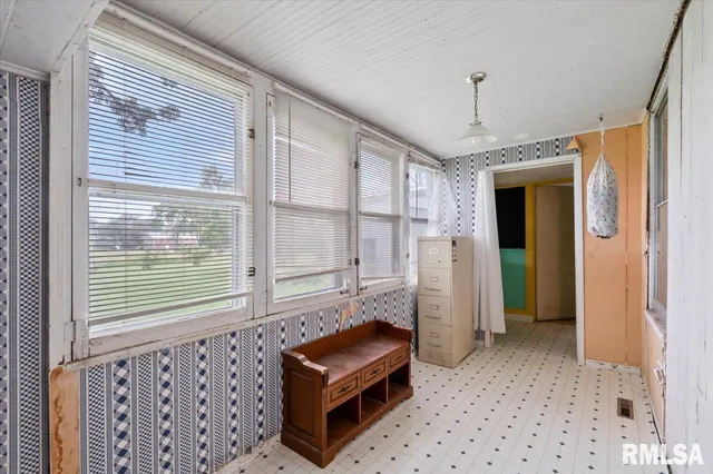 $220,999 | 4804 Northwest Boulevard, Davenport, IA 52806