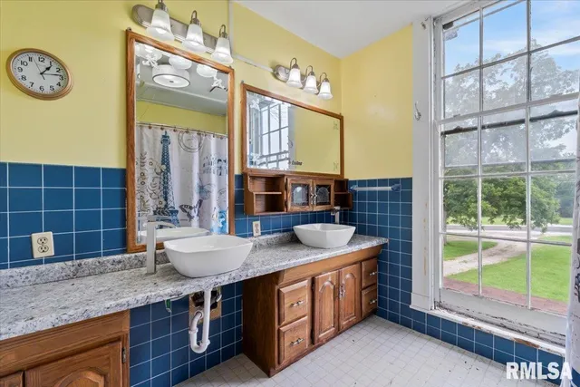 $220,999 | 4804 Northwest Boulevard, Davenport, IA 52806