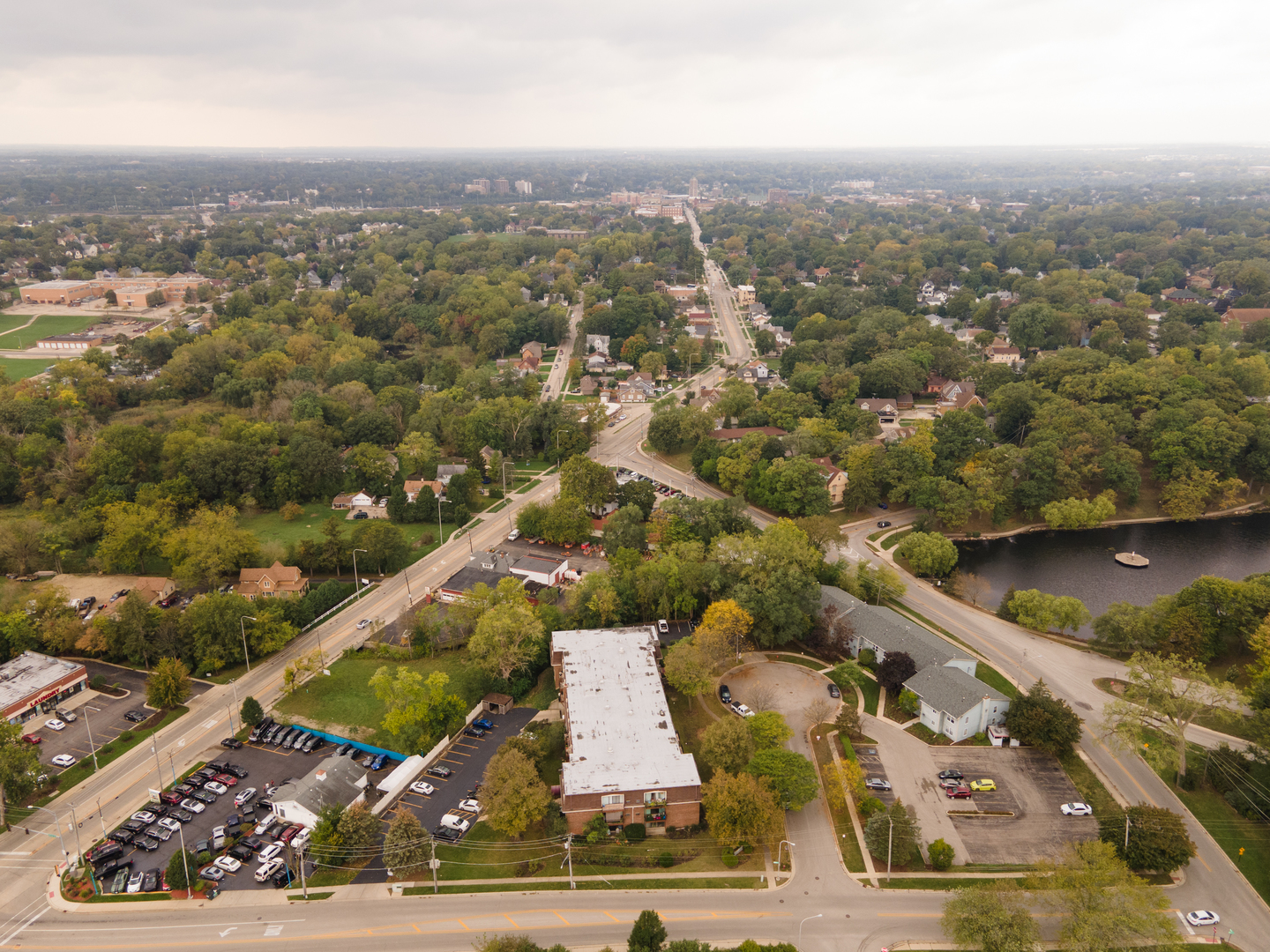 765 Terrace Court, Unit 206 Elgin, IL 60120 - Photo 22 of 31 an aerial view of multiple house