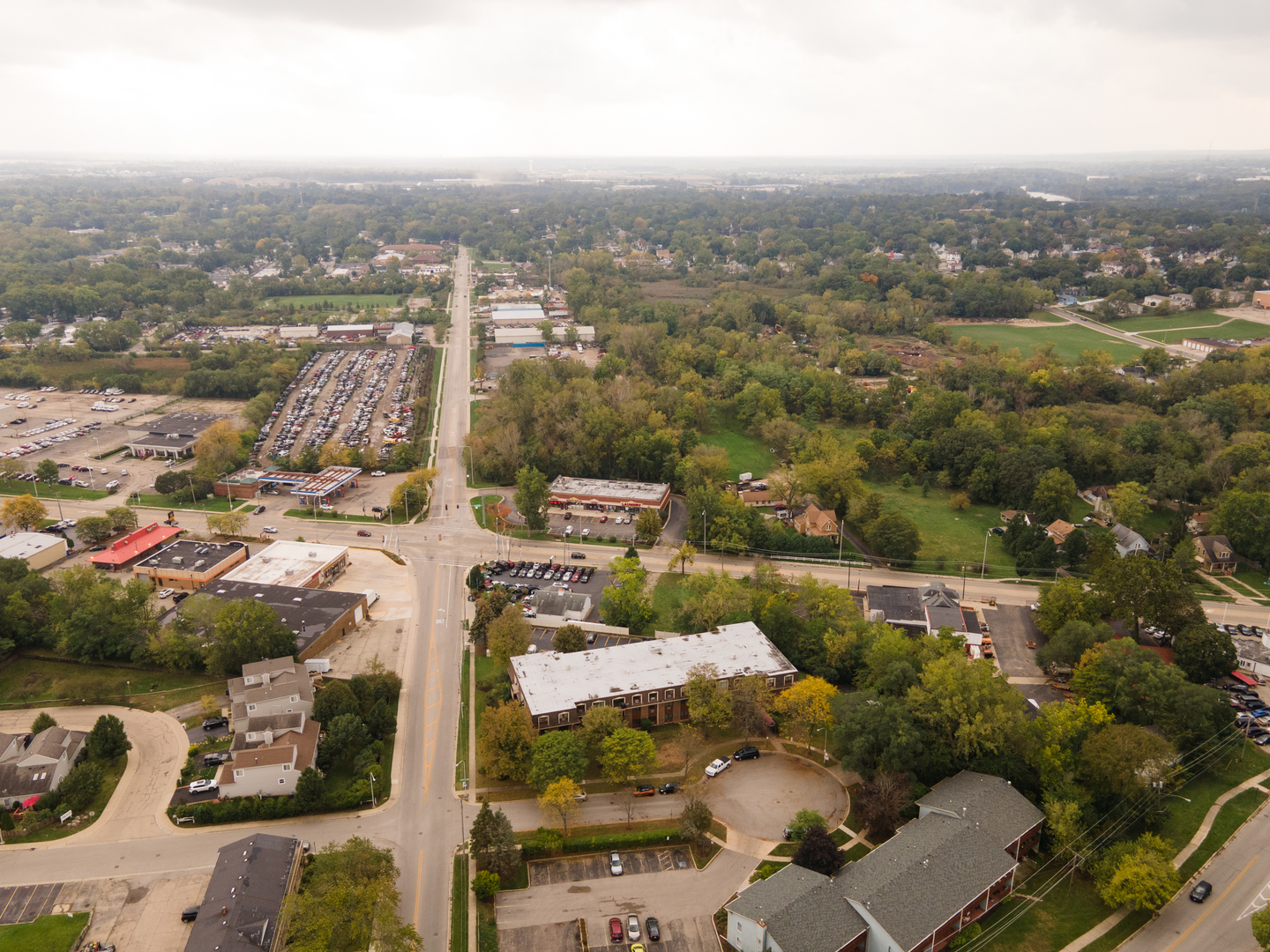 765 Terrace Court, Unit 206 Elgin, IL 60120 - Photo 29 of 31 an aerial view of a city with lots of residential buildings