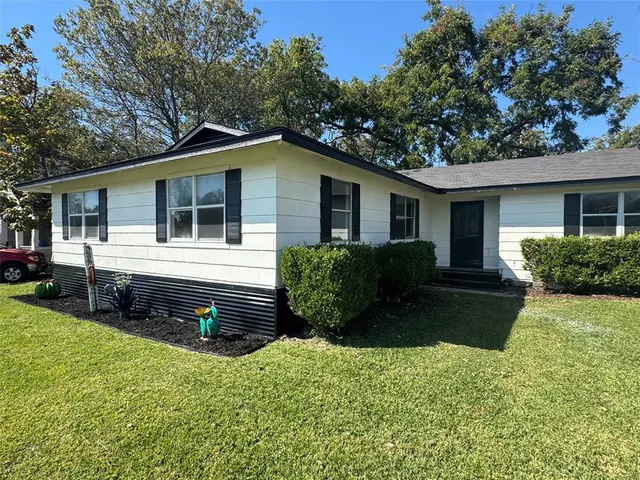 $215,000 | 402 North Hughes Street, Howe, TX 75459