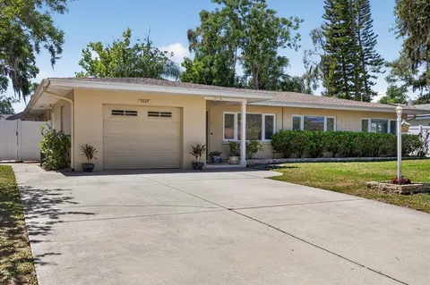 $499,000 | 3067 Kapok Kove Drive, Clearwater, FL 33759
