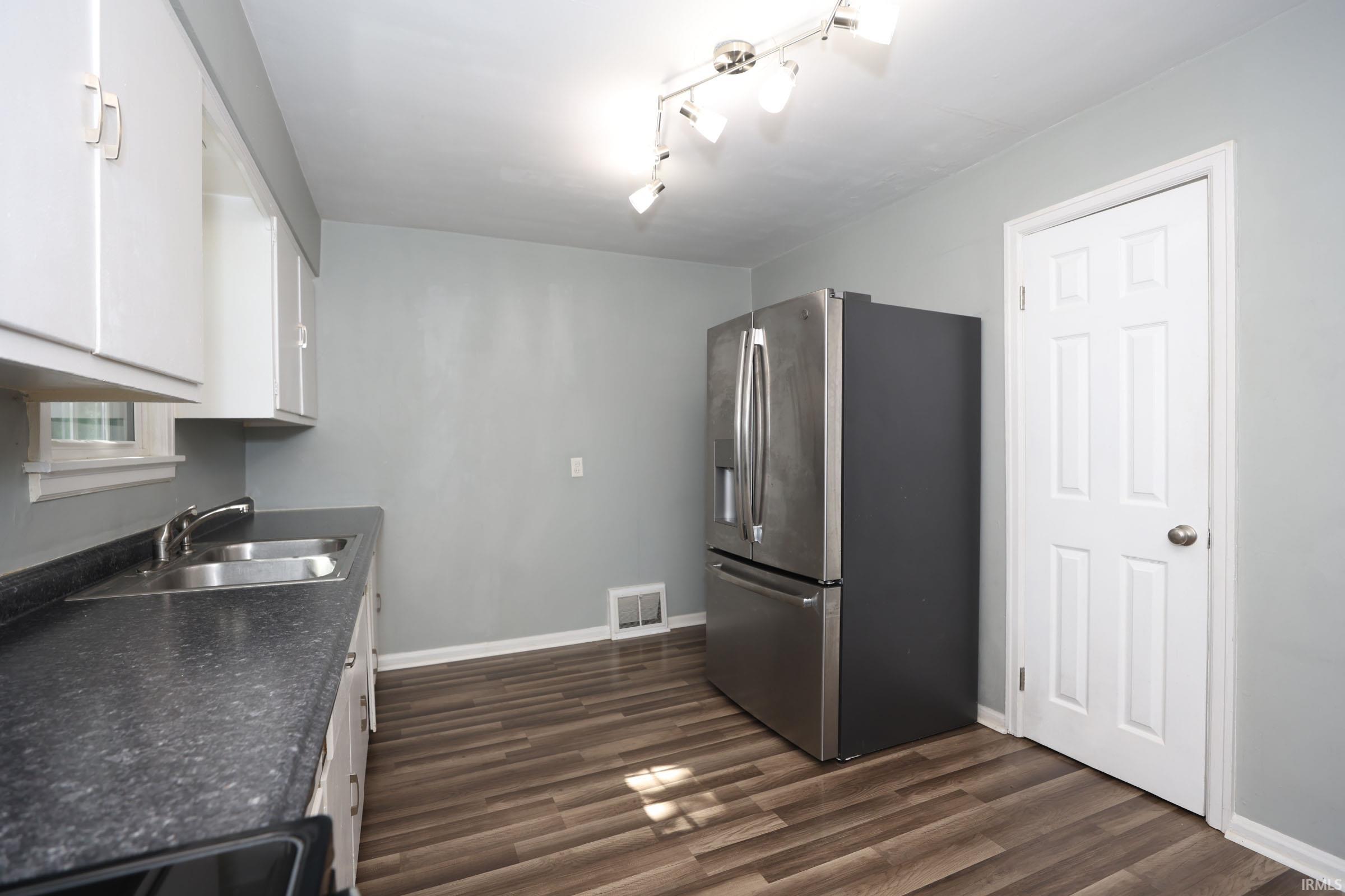 2016 East Riverside Drive Evansville, IN 47714 - Photo 6 of 17