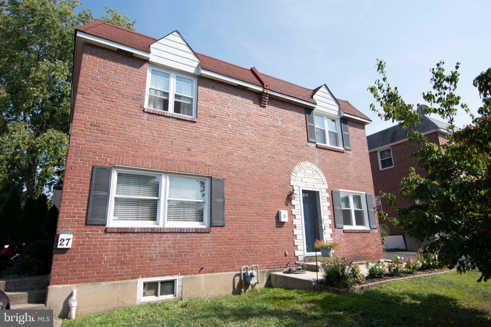 27 West Garrison Road Brookhaven, PA 19015 - Photo 2 of 20 Gallery Image 2
