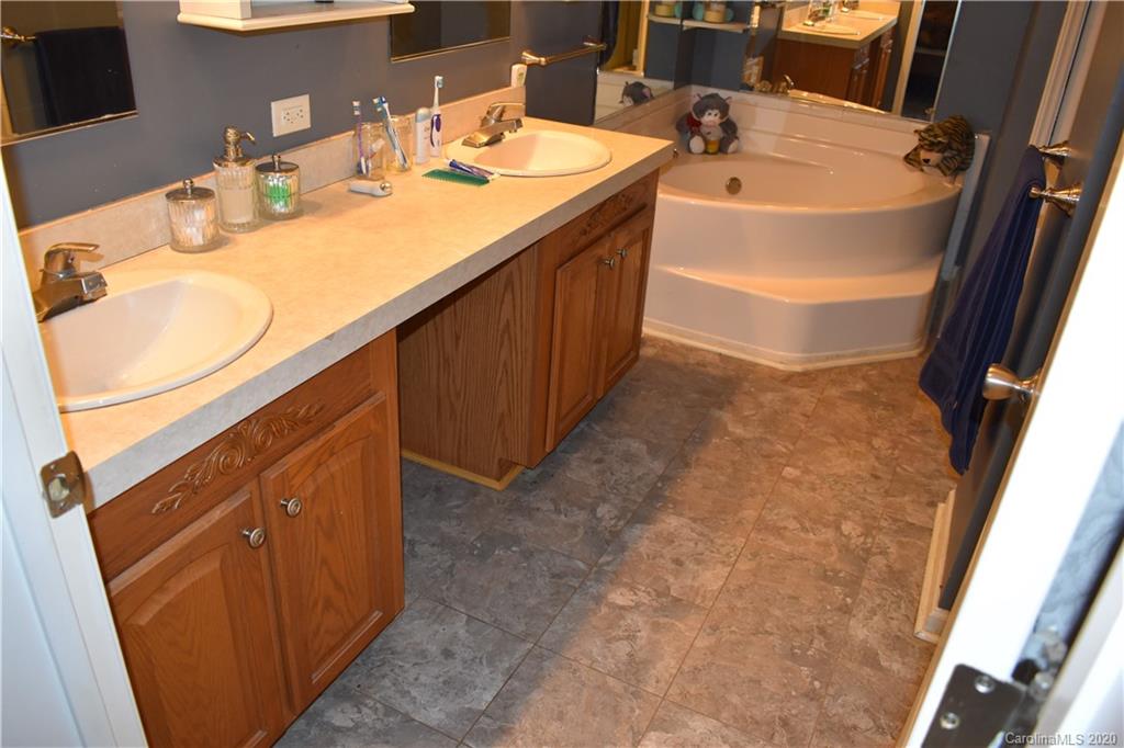 403 Randall Road Marion, NC 28752 - Photo 24 of 48 Gallery Image 24