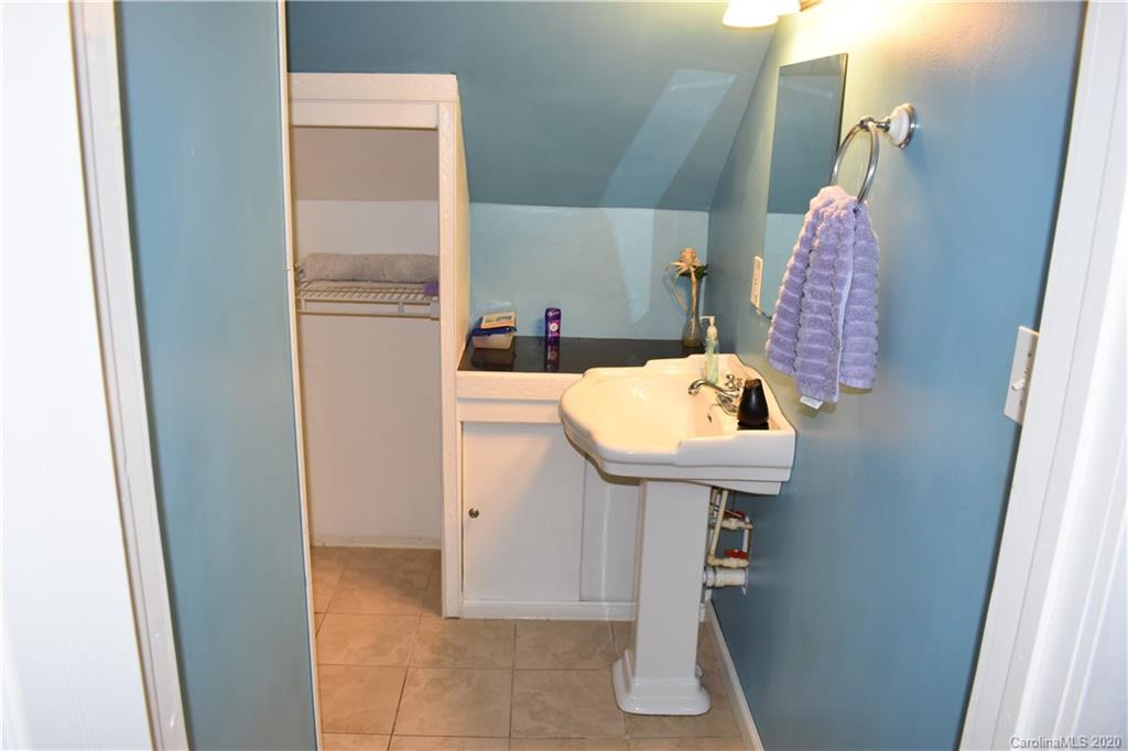 403 Randall Road Marion, NC 28752 - Photo 27 of 48 Gallery Image 27