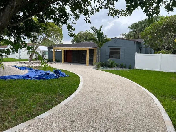 $3,990 | 14825 Garden Drive, Miami, FL 33168