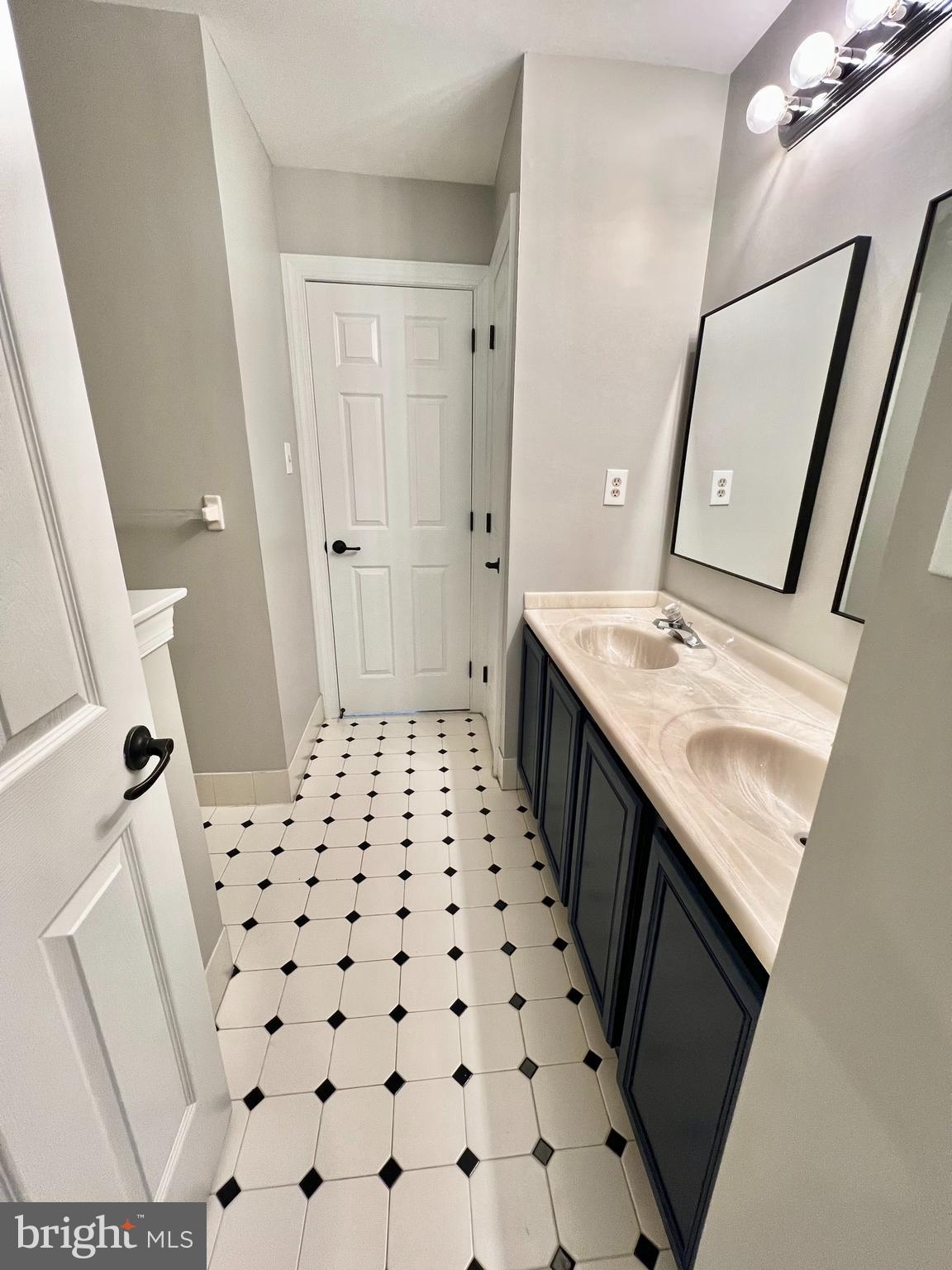 8 Corbin Drive Exton, PA 19341 - Photo 52 of 92 Jack_and_jill_full_bath_1