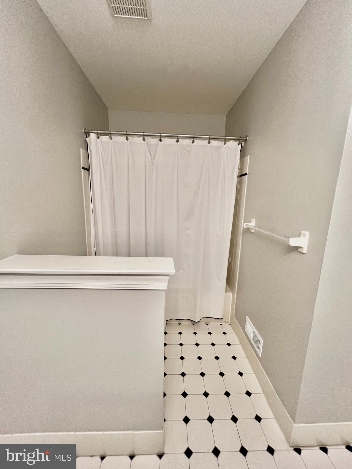 8 Corbin Drive Exton, PA 19341 - Photo 54 of 92 Jack_and_jill_full_bath_3