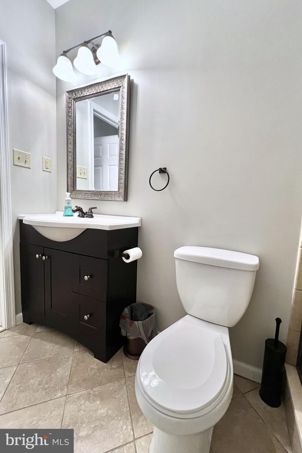 8 Corbin Drive Exton, PA 19341 - Photo 73 of 92 In-law suite walk-in shower_2