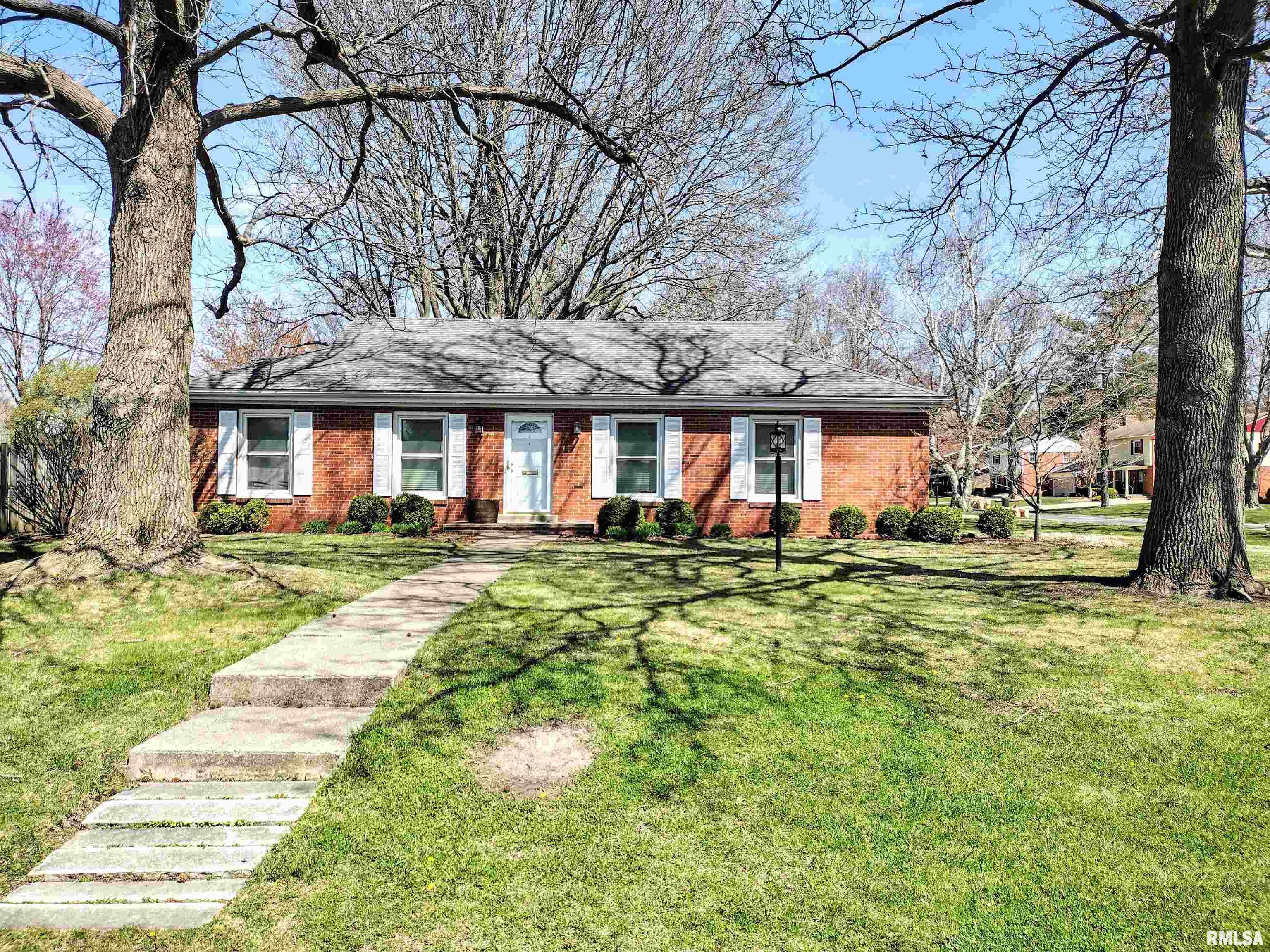 2201 Picardy Lane Springfield, IL 62704 - Photo 1 of 34