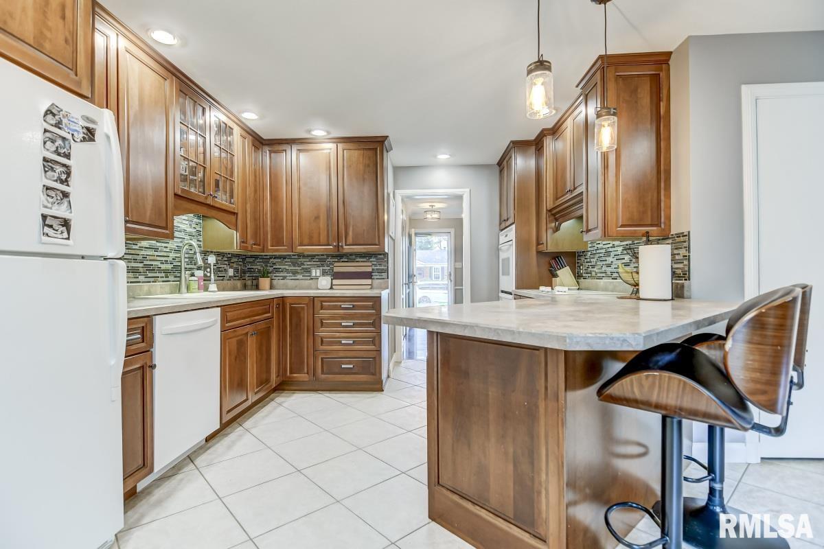 2201 Picardy Lane Springfield, IL 62704 - Photo 14 of 34