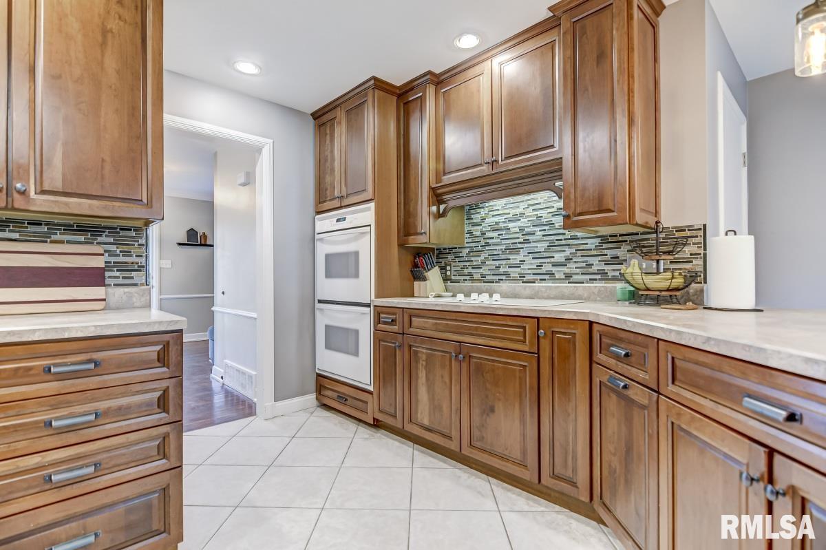 2201 Picardy Lane Springfield, IL 62704 - Photo 15 of 34