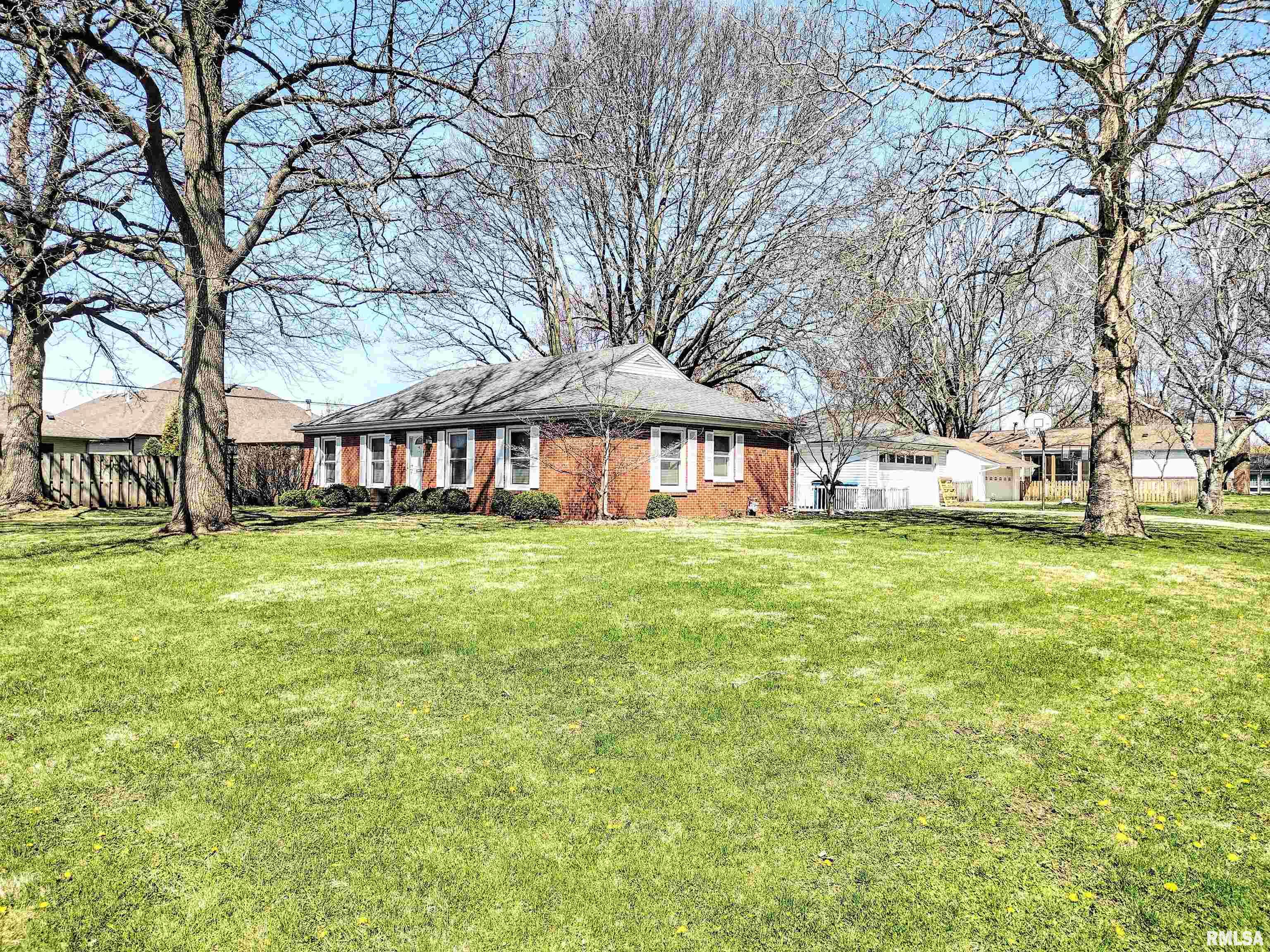 2201 Picardy Lane Springfield, IL 62704 - Photo 2 of 34