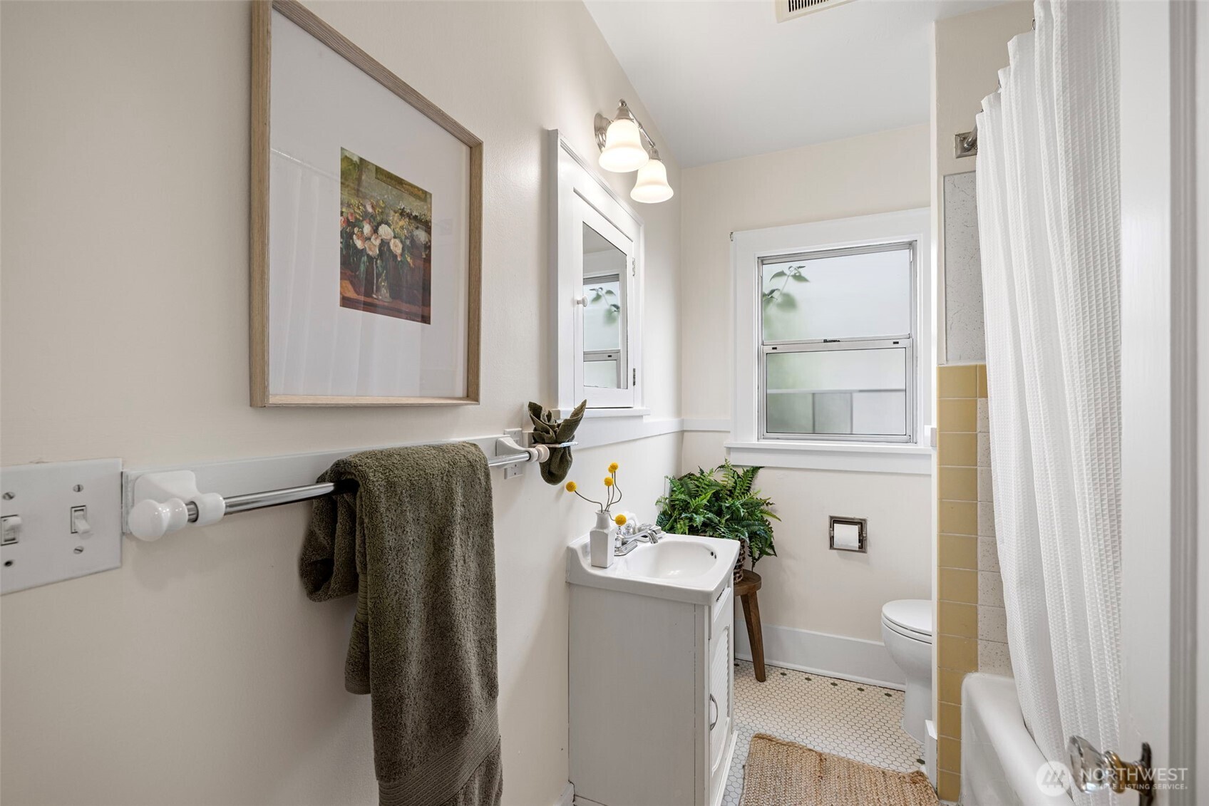 741 North 67th Street Seattle, WA 98103 - Photo 17 of 36