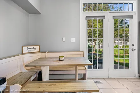 a view of livingroom with furniture